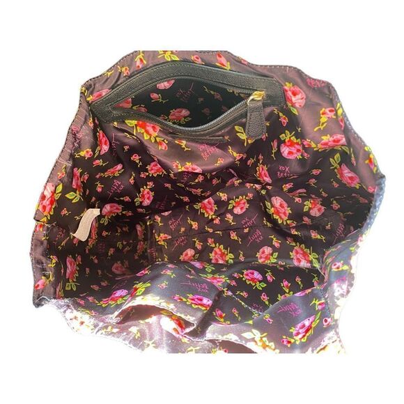 Betsey Johnson Black and white striped tote floral satin lining - Picture 10 of 16